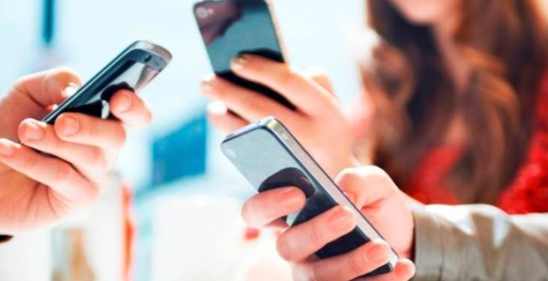 Penggunaan Gadget Dalam Kehidupan Masyarakat Modern
