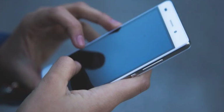 Membatasi Anak Untuk Bermain Gadget Sejak Dini